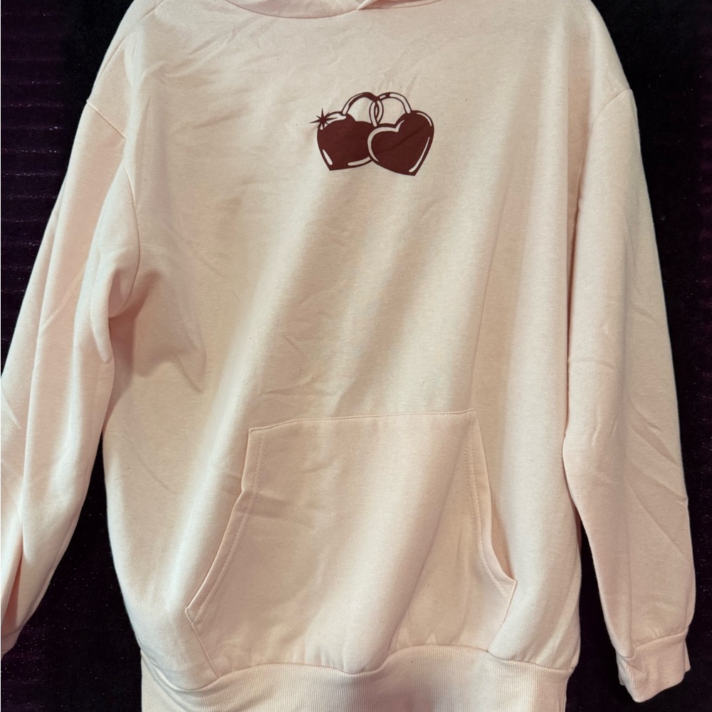 Chic Cream Heart Graphic Sweater